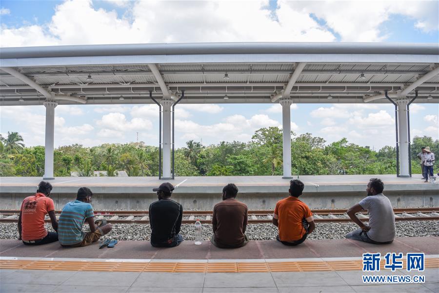 Cintur?o e Rota com novo projeto ferroviário no Sri Lanka