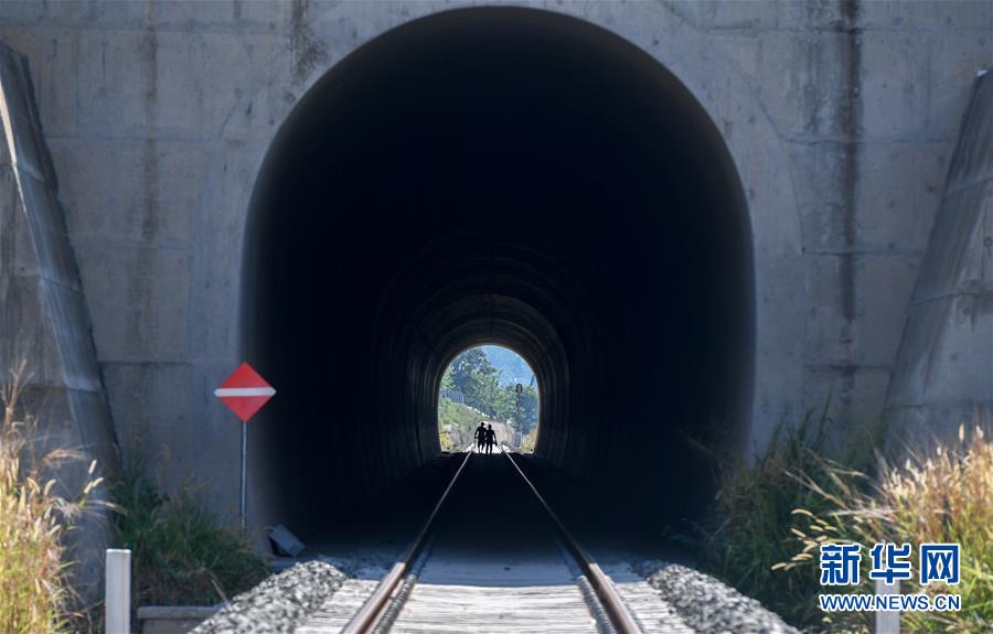 Cintur?o e Rota com novo projeto ferroviário no Sri Lanka