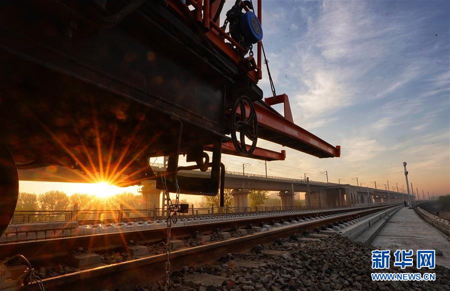 Ferrovia Beijing-Xiongan: Iniciada a instala??o de carris no segmento Liying, Beijing