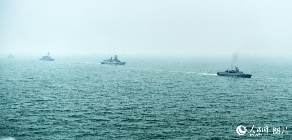 Galeria: Navios no desfile naval do 70o Aniversário da Marinha do ELP