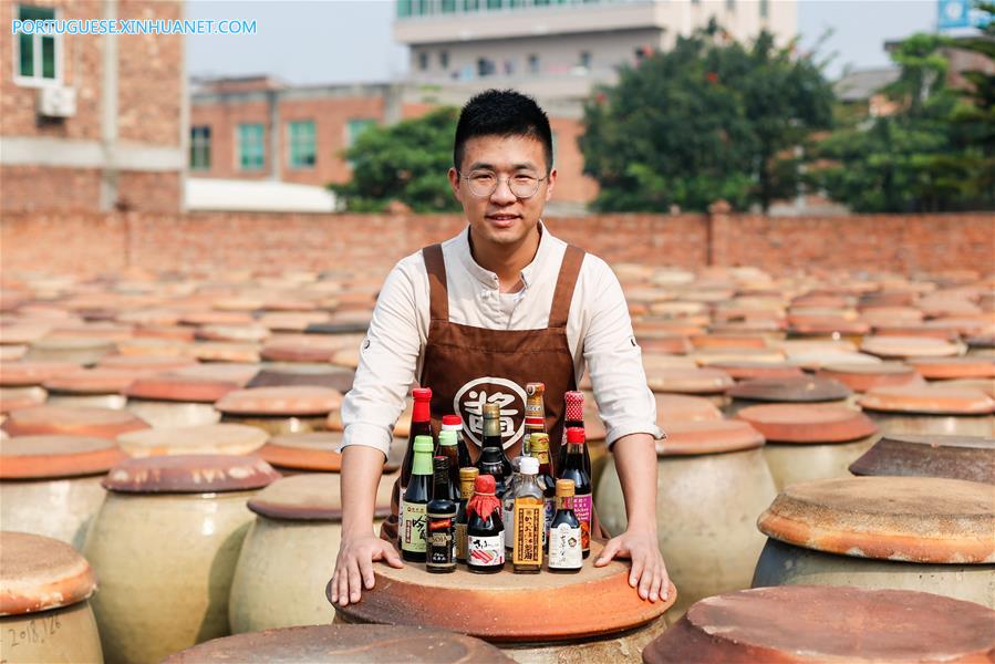 Herdeiro da terceira gera??o do molho de soja Xiaowutang mantém tradi??o e busca inova??o para a empresa em Fujian