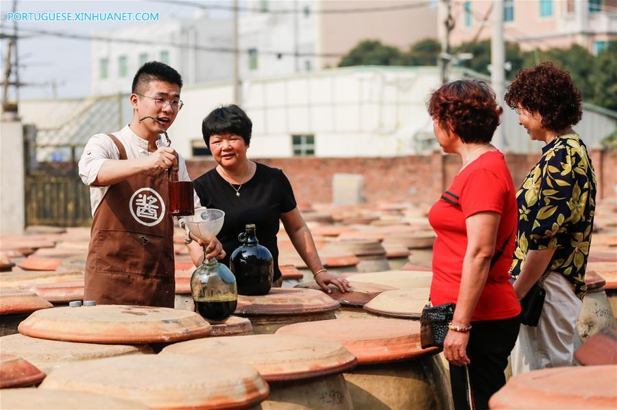 Herdeiro da terceira gera??o do molho de soja Xiaowutang mantém tradi??o e busca inova??o para a empresa em Fujian
