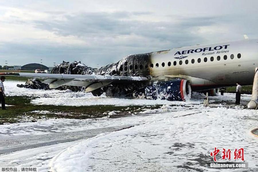 41 mortes confirmadas após incêndio em avi?o no aeroporto de Moscou