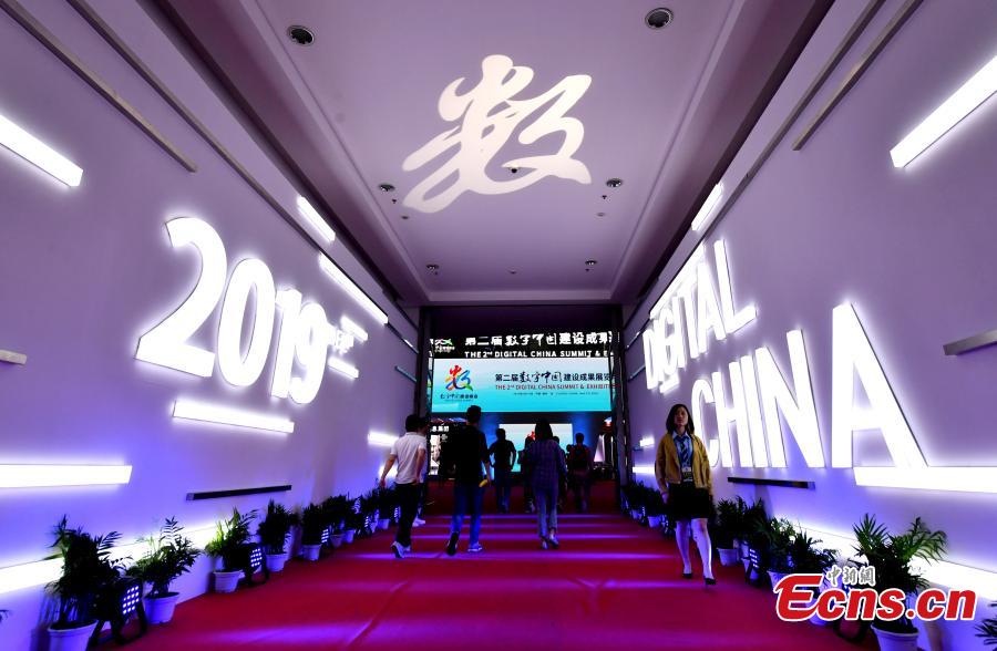 Galeria: Rob?s e veículos n?o tripulados exibidos na Cúpula da China Digital
