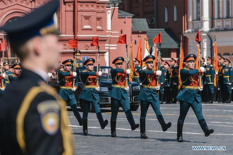 Galeria:A Rússia realiza um ensaio do desfile do Dia da Vitória na Pra?a Vermelha