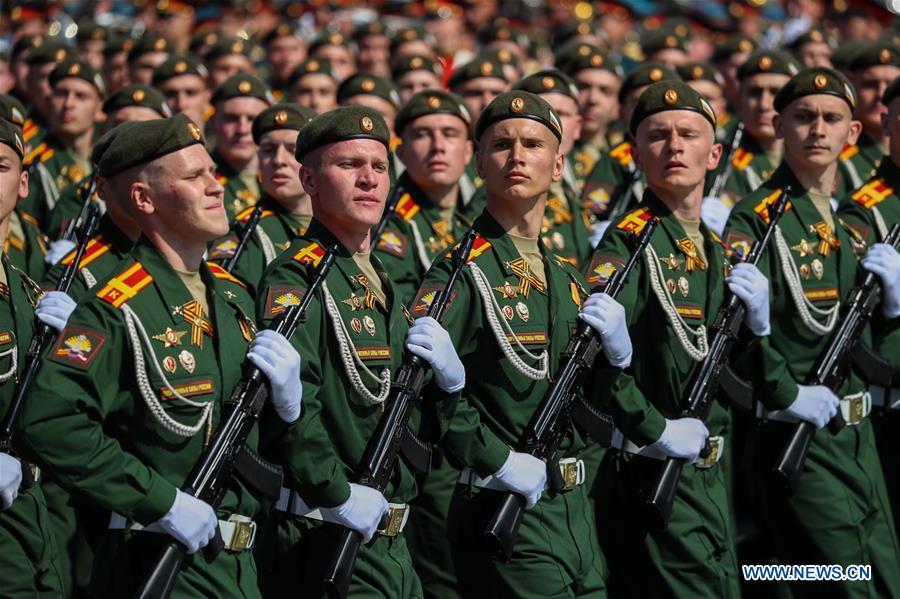 Galeria:A Rússia realiza um ensaio do desfile do Dia da Vitória na Pra?a Vermelha