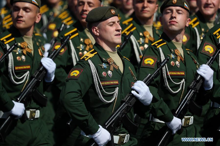 Galeria:A Rússia realiza um ensaio do desfile do Dia da Vitória na Pra?a Vermelha