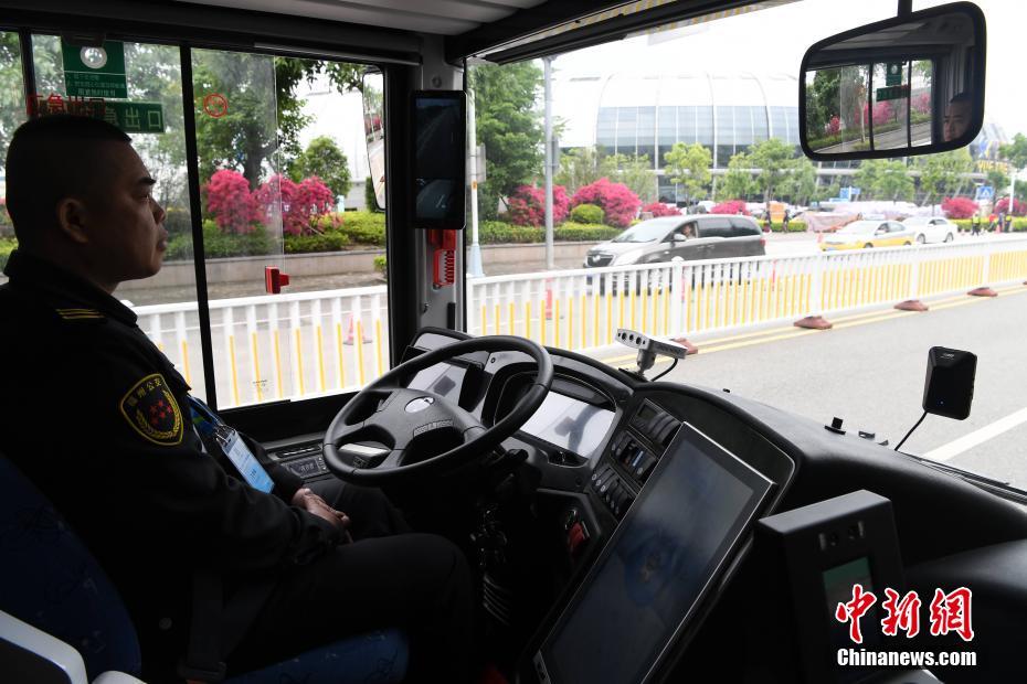 Insólito: “?nibus Panda” atrai aten??es nas ruas de Fuzhou