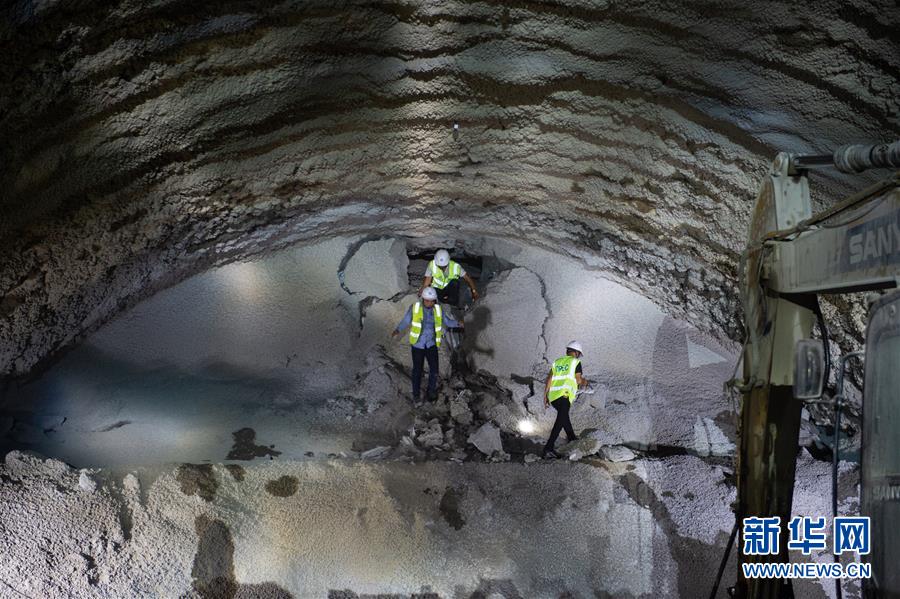 Indonésia: Finalizam escava??es do túnel de Walini da ferrovia Jacarta-Bandung