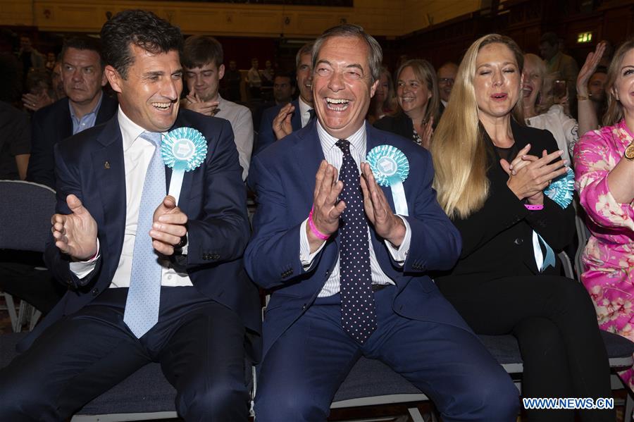 Primeiros resultados locais mostram partido Brexit liderando elei??es europeias no Reino Unido