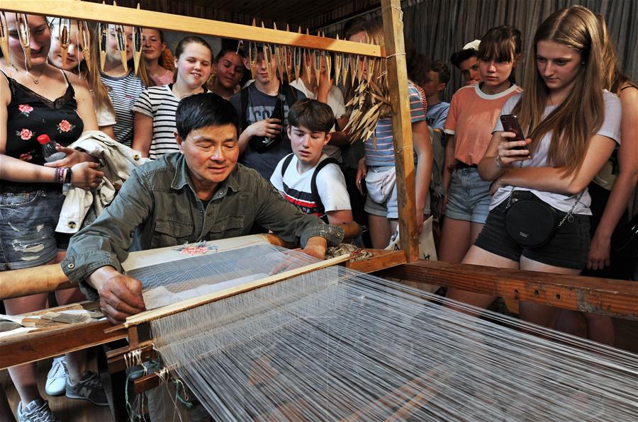 Museu exibe cole??o de ferramentas para cultivo de bichos-da-seda em Zhejiang
