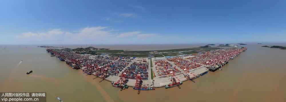 Vis?o aérea: Porto de águas Profundas de Yangshan de Shanghai