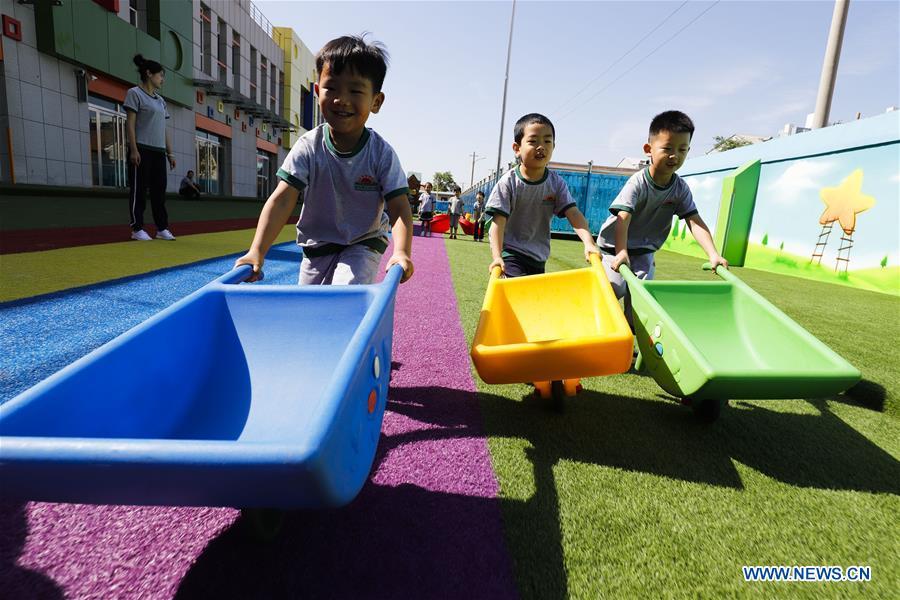China prepara chegada do Dia Internacional da Crian?a