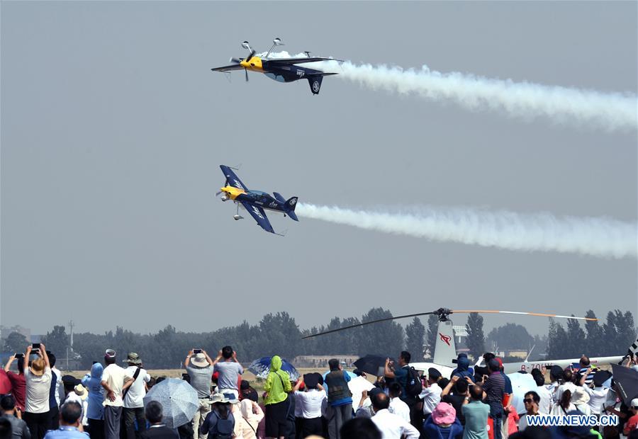 Galeria: 11o Festival de Cultura e Turismo de Esportes Aéreos inaugurado em Henan