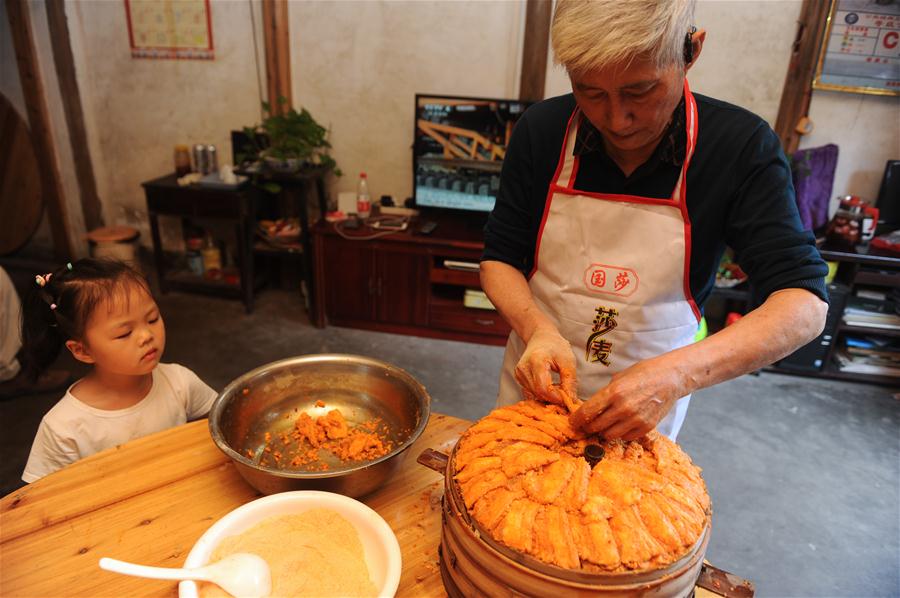 Longzha: prato regional popular em Chishui, província de Guizhou