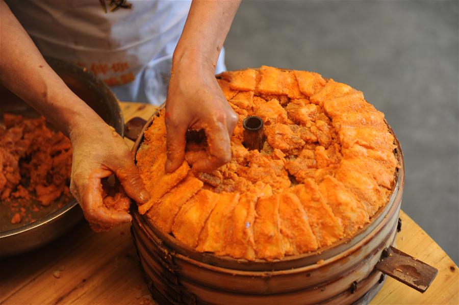 Longzha: prato regional popular em Chishui, província de Guizhou