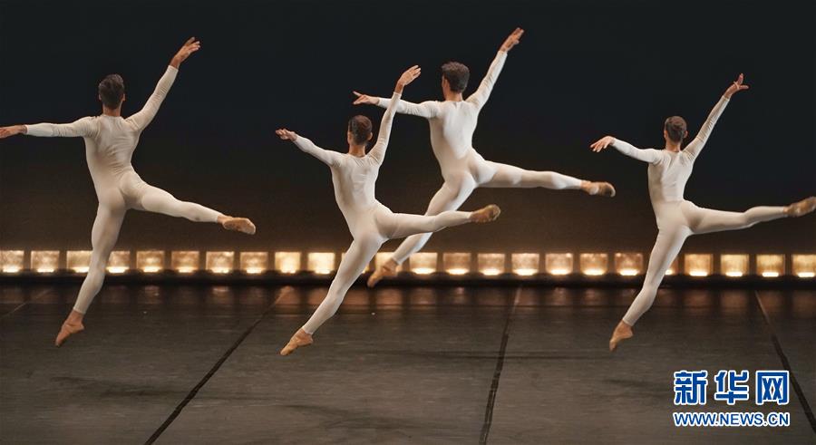 Espectáculo “Quinze Bailarinos e Tempo Incerto” da CNB apresentado em Beijing