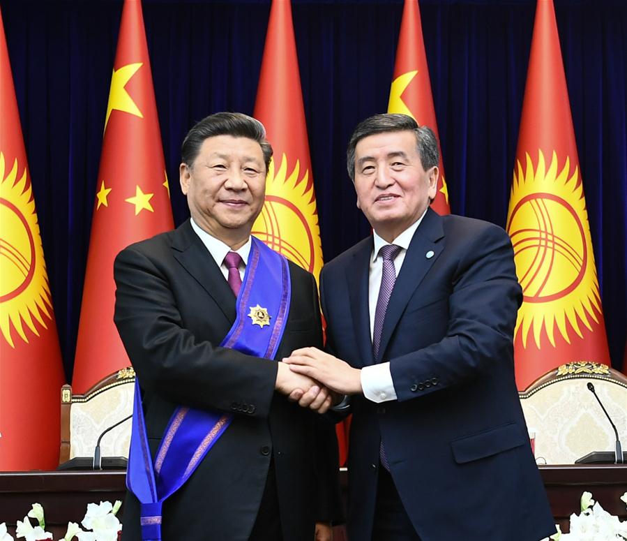 Presidente chinês é condecorado com a mais alta comenda do Quirguist?o