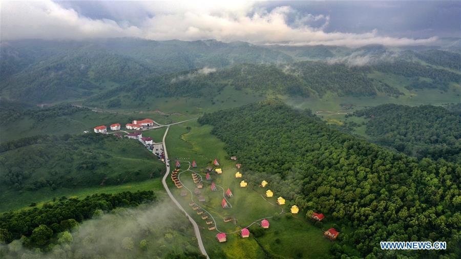 Galeria: Paisagem da pastagem de Guanshan em Shaanxi