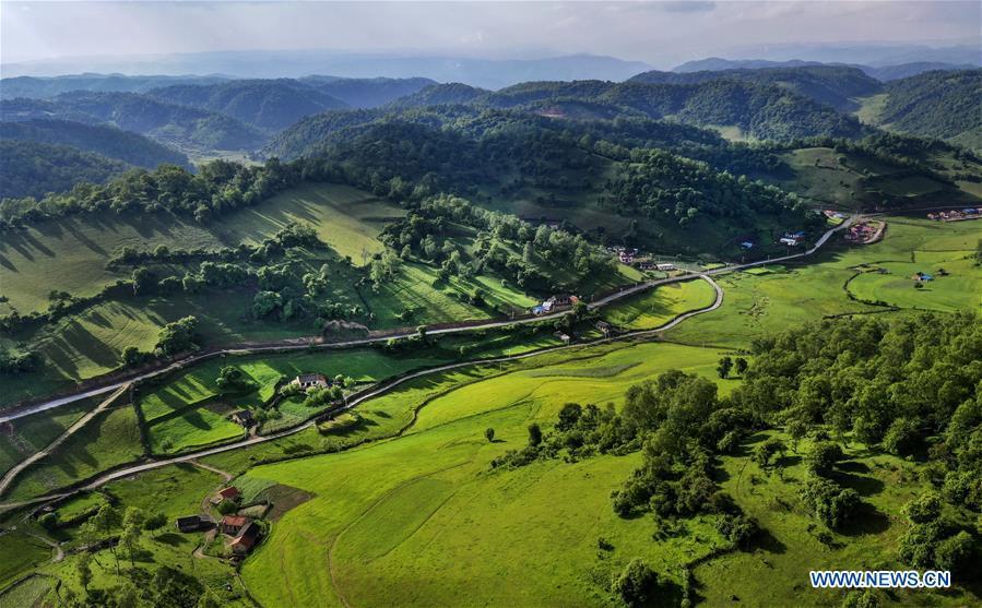 Galeria: Paisagem da pastagem de Guanshan em Shaanxi