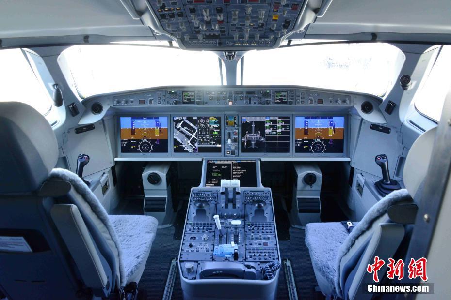 Galeria: O 53o Paris Air Show inaugurada com a participa??o de várias companhias aeronáiticas da China