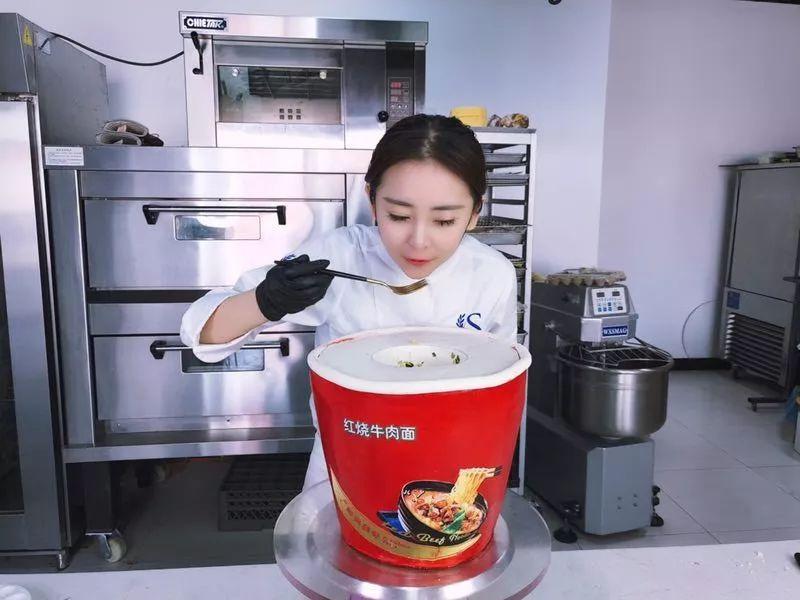 Aprendiz de pasteleira chinesa vira sensa??o online