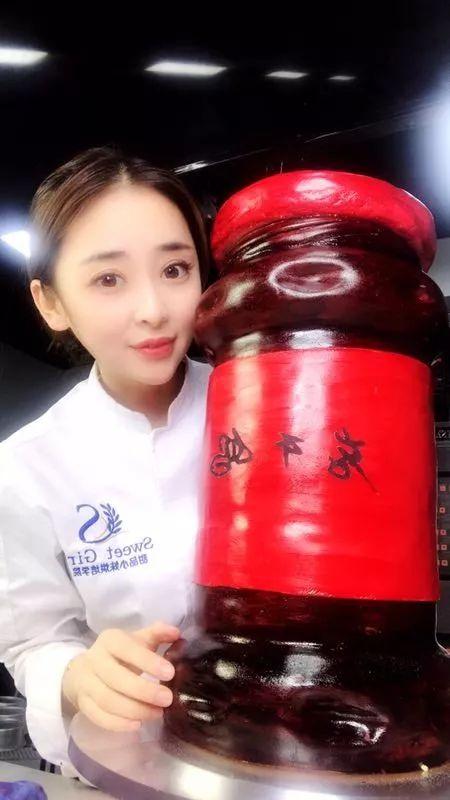 Aprendiz de pasteleira chinesa vira sensa??o online