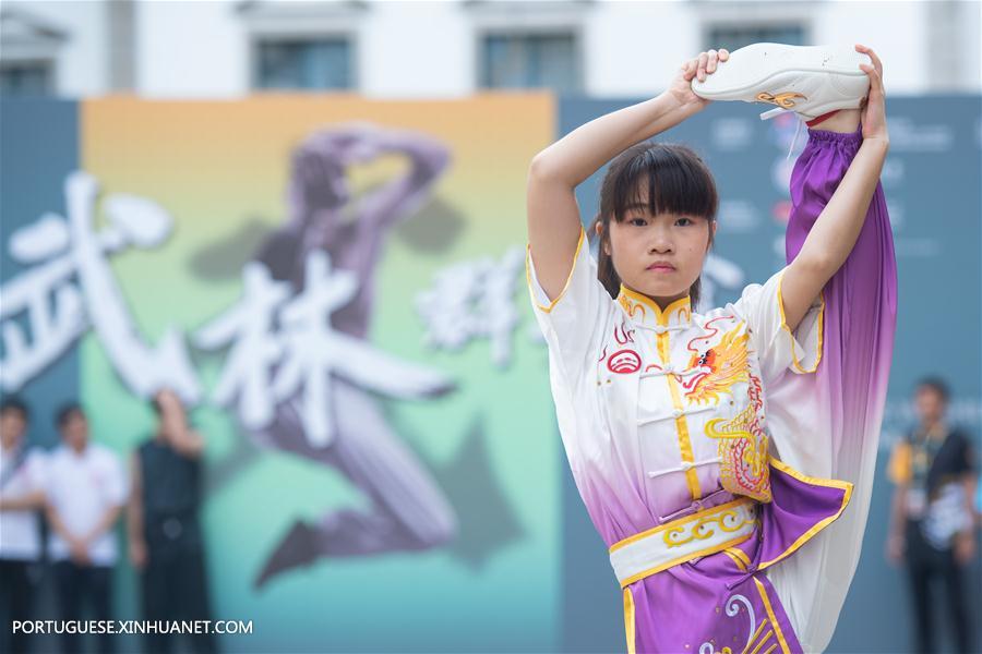 Desfile de dan?a do drag?o e le?o realizado em Macau como parte do desafio Wushu Masters 2019