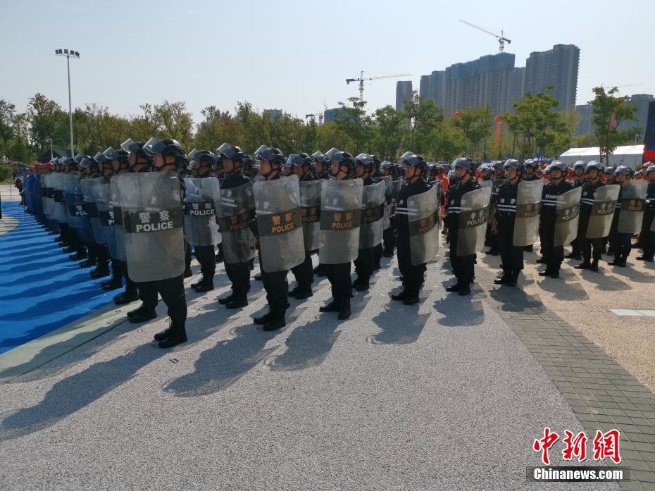 China: destrui??o simultanea de armas e explosivos ilegais em 154 cidades