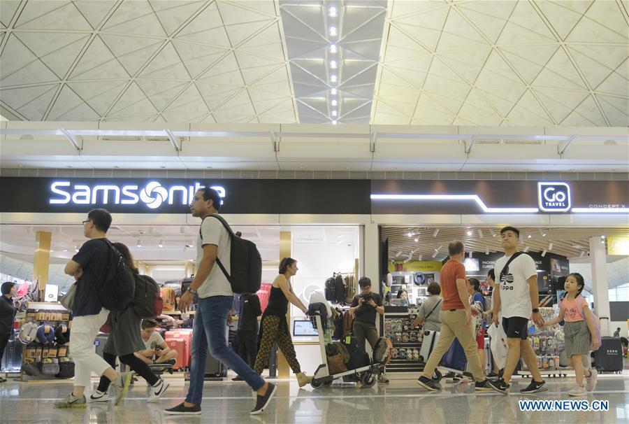 Hong Kong: ordem restabelecida no aeroporto após conten??o manifesta??es