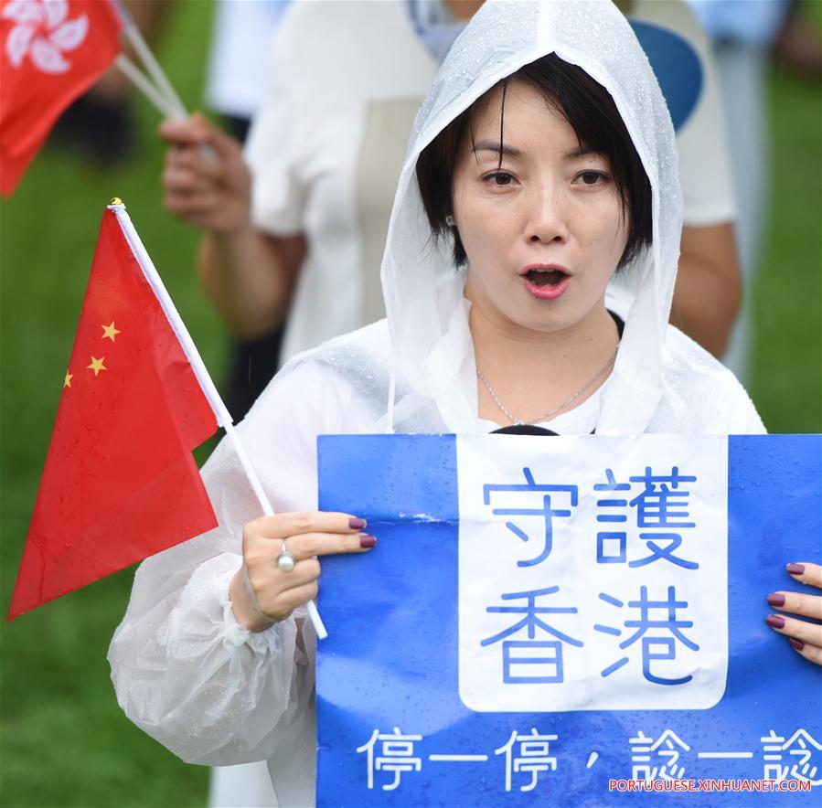 476,000 pessoas aparecem no parque de HK para apoiar a polícia