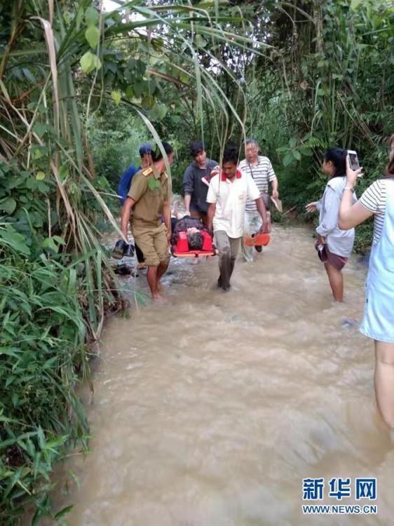 Laos: 13 turistas chineses mortos em acidente de transito