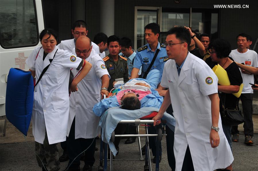 4 turistas chineses gravemente feridos em acidente de ?nibus no Laos voam de volta à China