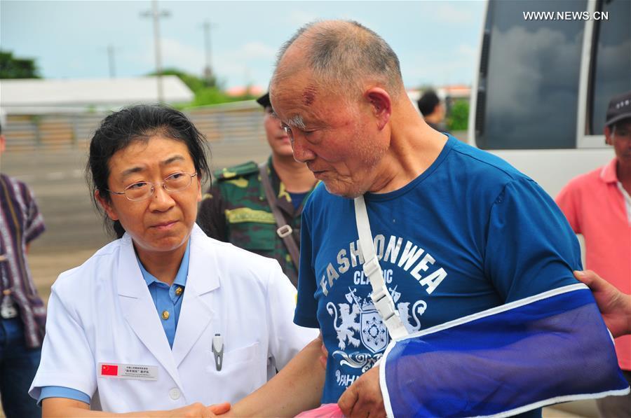 4 turistas chineses gravemente feridos em acidente de ?nibus no Laos voam de volta à China