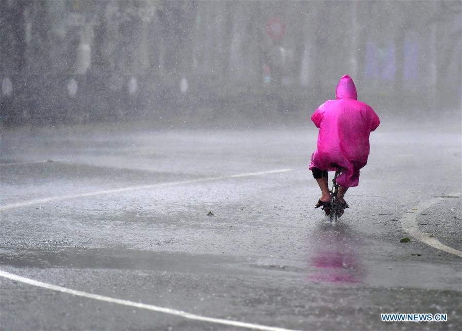 Tuf?o Bailu chega ao Leste da China