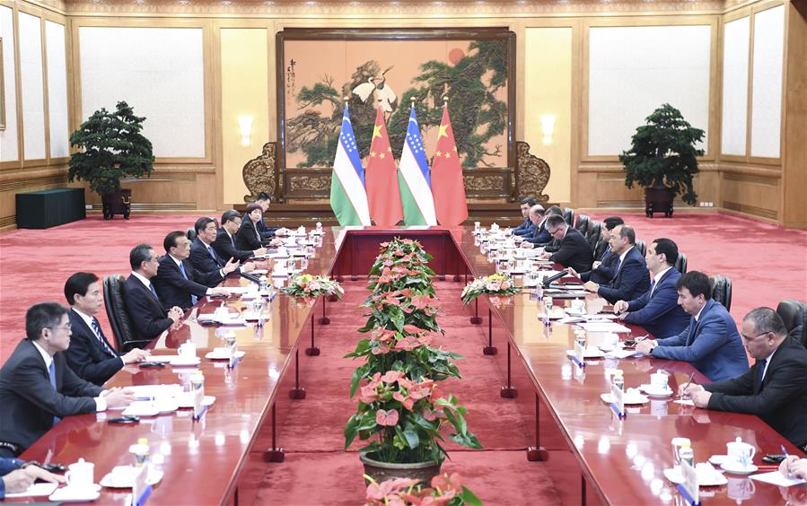 Premiê chinês conversa com seu homólogo do Uzbequist?o para refor?ar la?os bilaterais