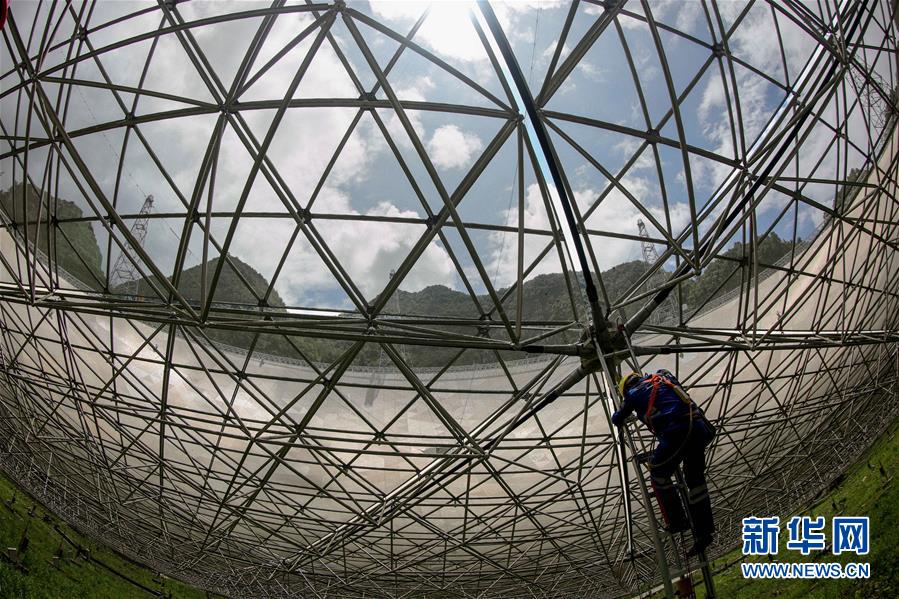 Telescópio espacial da China recebe visita de manuten??o
