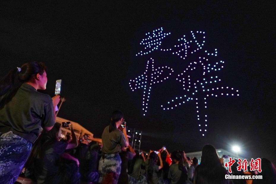 300 drones realizam show de ilumina??o em Nanjing para celebrar o 70o aniversário da funda??o da Nova China