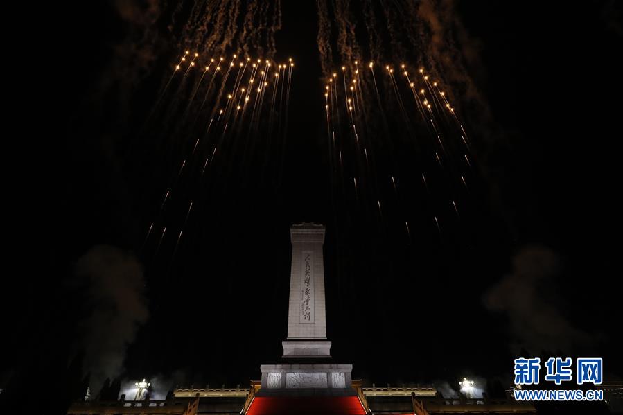 Beijing realiza gala noturna para celebrar o 70o aniversário da funda??o da Nova China