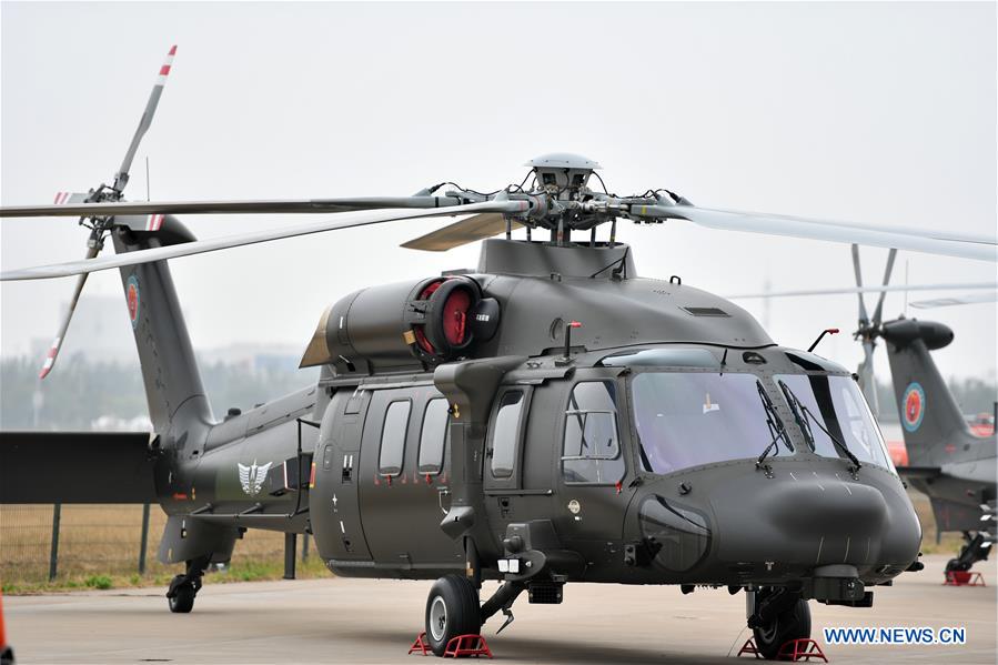 Helicóptero Z-20 da China faz voo de demonstra??o em Tianjin