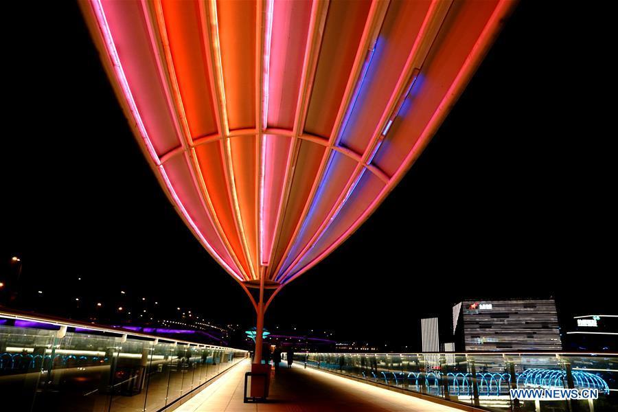 Panorama noturno do local da 2a CIIE em Shanghai