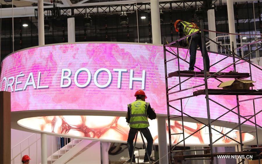 Trabalhadores preparam 2a CIIE em Shanghai