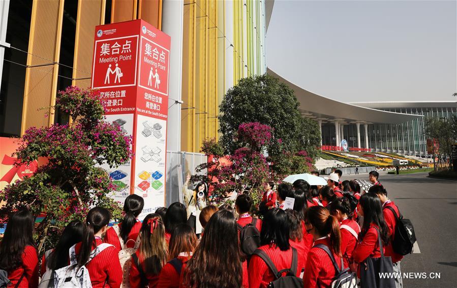 Trabalhadores preparam 2a CIIE em Shanghai