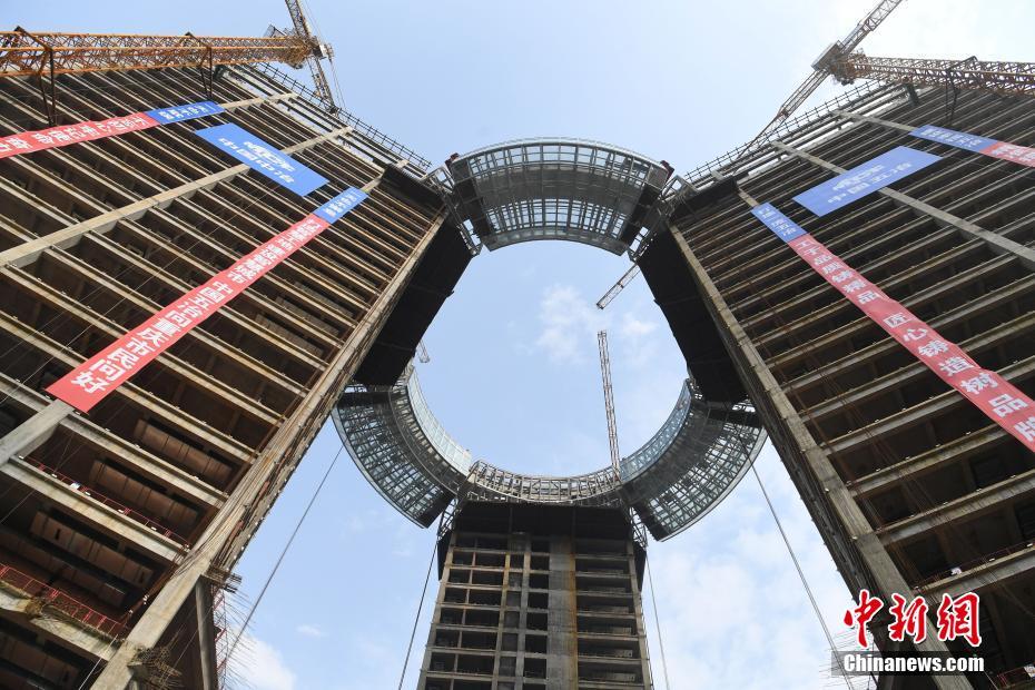 Constru??o do primeiro corredor circular suspenso da China conclui oficialmente