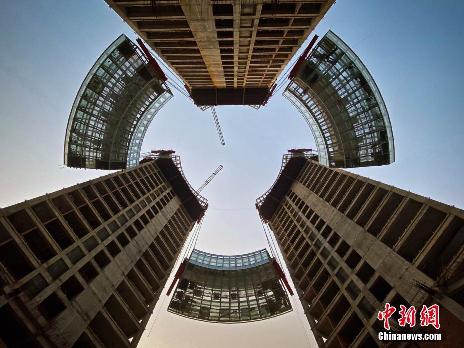 Constru??o do primeiro corredor circular suspenso da China conclui oficialmente