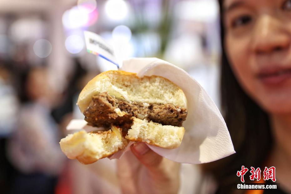 2a CIIE: Sanduíche de carne artificial atrai visitantes