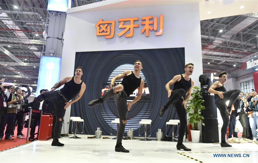 Pavilh?es nacionais em 2a CIIE