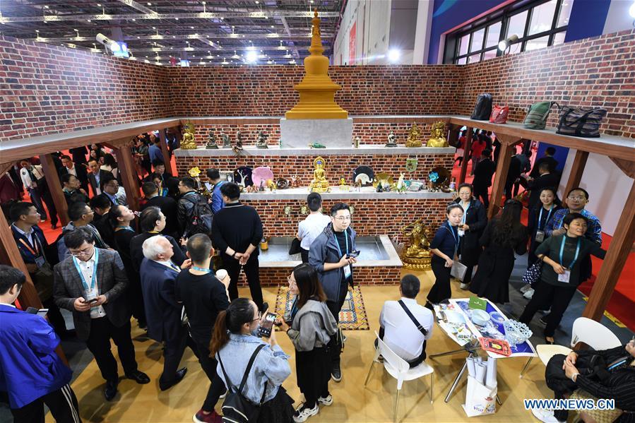 Pavilh?es nacionais em 2a CIIE