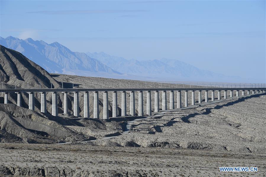 Pontes ferroviárias utilizadas na ferrovia Golmud-Korla para considera??es ecológicas