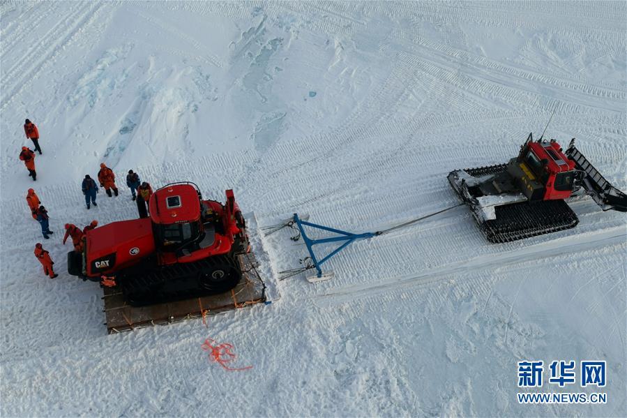 Quebra-gelos da China transportam mercadorias para a Antártida 